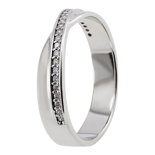 ARGOLLA 14K CON UN CRUCE EN MEDIO DE CIRCONIAS.